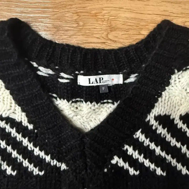 [BUNJANG] LAP Cable Knit Vest / LAP 랩 꽈배기 니트 조끼 블랙/화이트 free 여성니트조끼 베스트