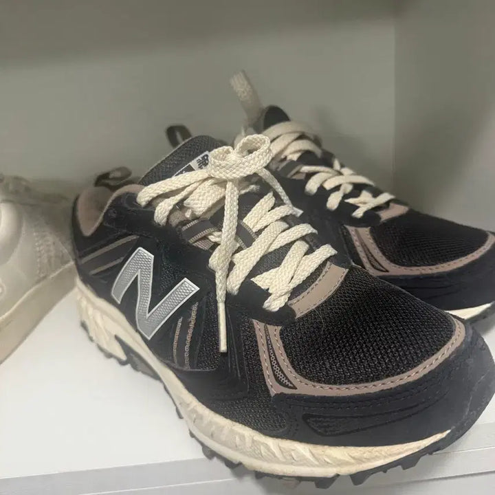 [BUNJANG] New Balance Black Sneakers / 뉴발란스 블랙 운동화