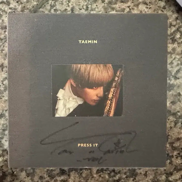 [BUNJANG] SHINee Taemin Press It Signed Album / 비매 샤이니 태민 프레스잇 친필 싸인 사인 앨범 press it