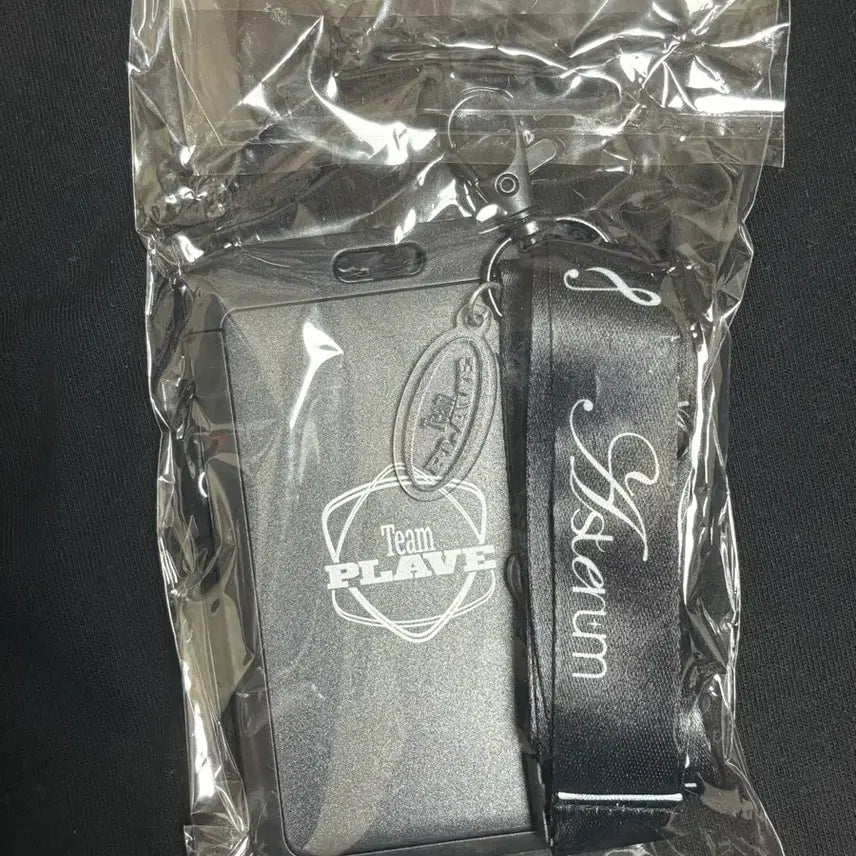[SOLD OUT] 플레이브 육여름 랜야드