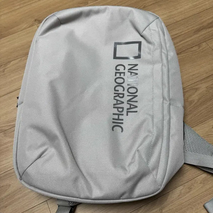 [BUNJANG] National Geographic Page Backpack Beige / (새상품) 내셔널지오그래픽 페이지백팩 베이지