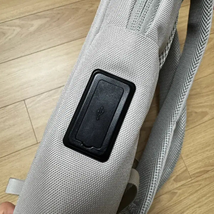 [BUNJANG] National Geographic Page Backpack Beige / (새상품) 내셔널지오그래픽 페이지백팩 베이지