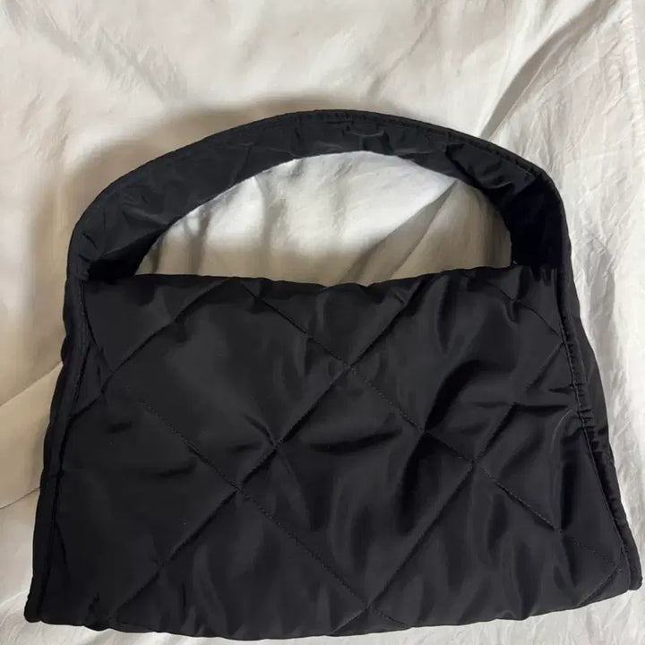 [BUNJANG] COS Diamond Quilted Shoulder Bag / 코스 다이아몬드 퀼티드 숄더백 식빵백 퀼팅