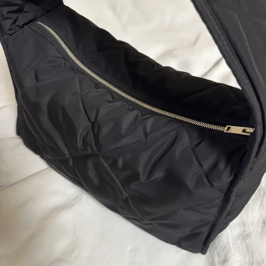 [BUNJANG] COS Diamond Quilted Shoulder Bag / 코스 다이아몬드 퀼티드 숄더백 식빵백 퀼팅