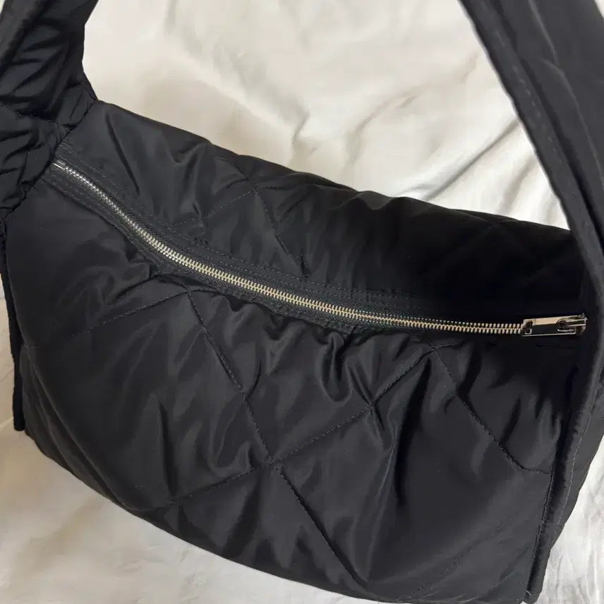 [BUNJANG] COS Diamond Quilted Shoulder Bag / 코스 다이아몬드 퀼티드 숄더백 식빵백 퀼팅