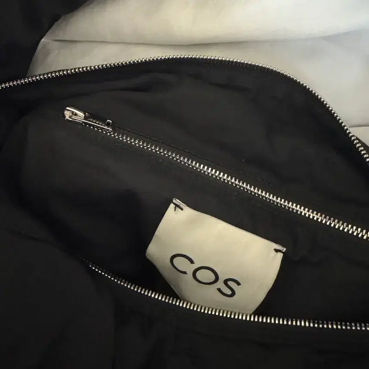 [BUNJANG] COS Diamond Quilted Shoulder Bag / 코스 다이아몬드 퀼티드 숄더백 식빵백 퀼팅