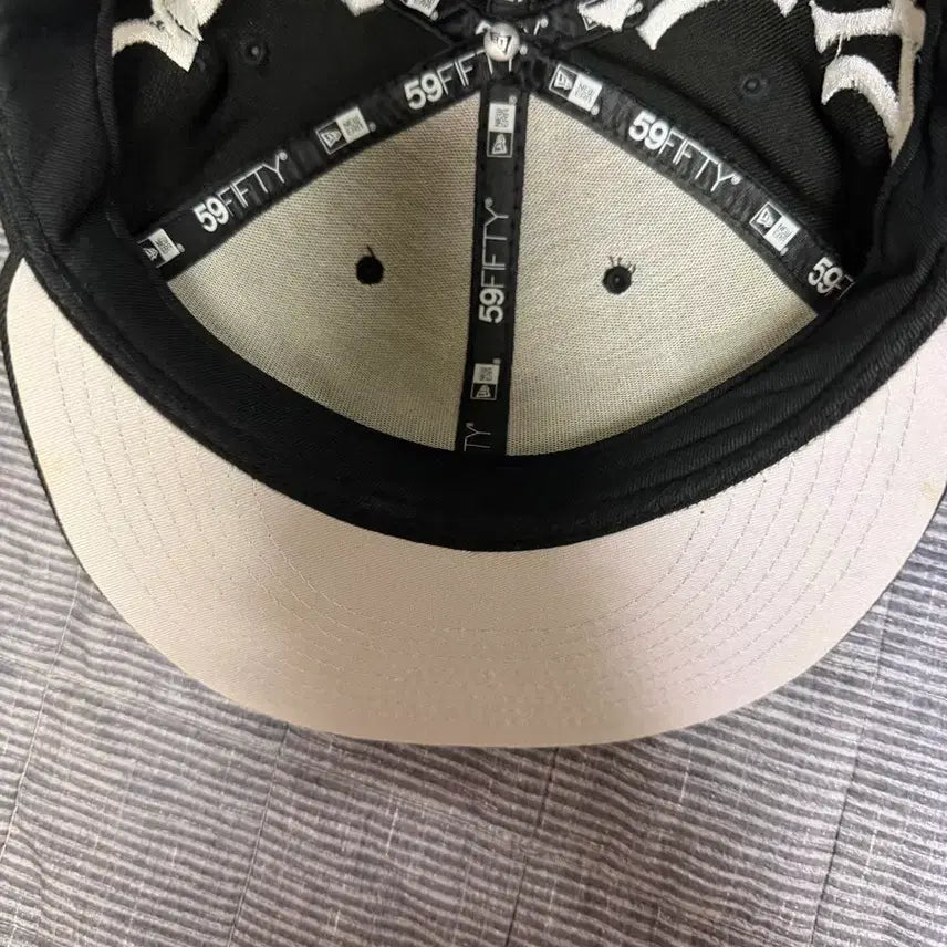 [BUNJANG] Supreme New Era New York Yankees Box Logo Cap / 슈프림 뉴에라 뉴욕 양키스 박스로고 블랙 738(58.7)