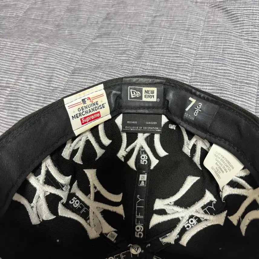 [BUNJANG] Supreme New Era New York Yankees Box Logo Cap / 슈프림 뉴에라 뉴욕 양키스 박스로고 블랙 738(58.7)