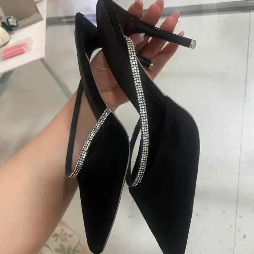 [SOLD OUT] 블랙 큐빅 스트랩 하이힐 230