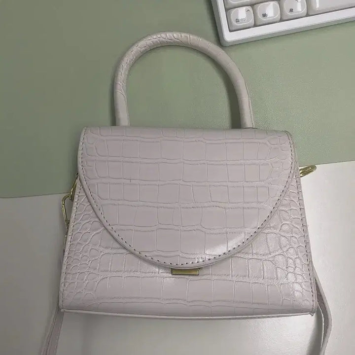 [BUNJANG] Ivory Crocodile Mini Tote Bag / 아이보리 크로커다일 미니 토트백