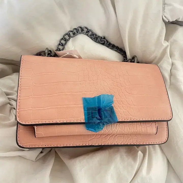 [BUNJANG] Pink Crocodile Chain Crossbody Bag / 핑크 크로커 체인 크로스백