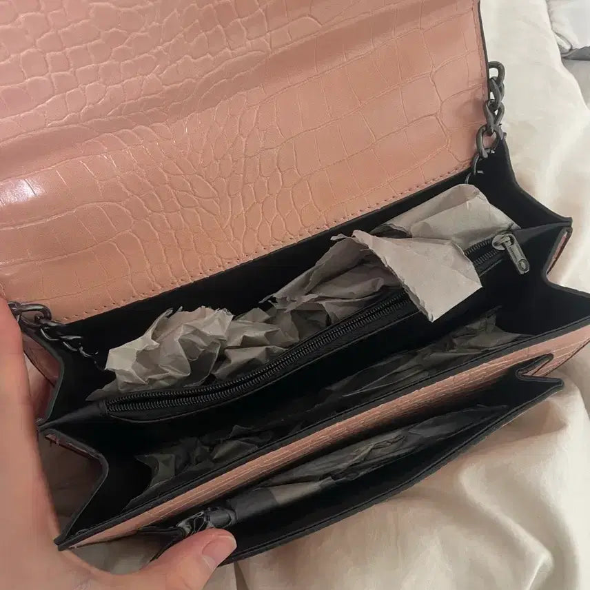 [BUNJANG] Pink Crocodile Chain Crossbody Bag / 핑크 크로커 체인 크로스백