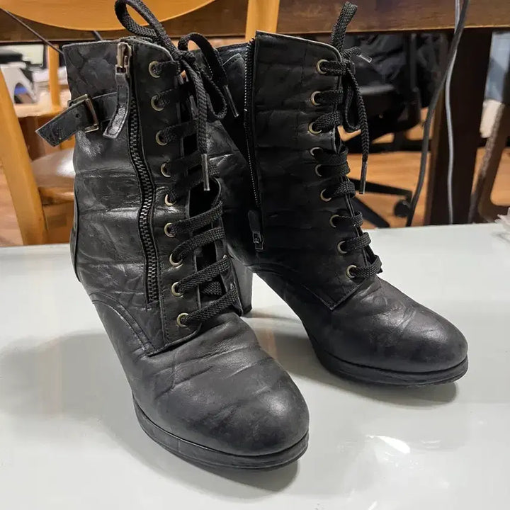[BUNJANG] Black Lace-up Ankle Boots 240 / 블랙 레이스업 앵클 부츠 240