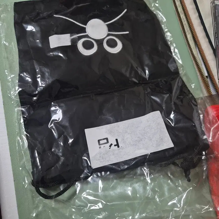 [BUNJANG] Monamhee x Peaceminusone Gift Drawstring Bag / [택포2만] 모남희x피스마이너스원 기프트 드로우스트링 백,지드래곤