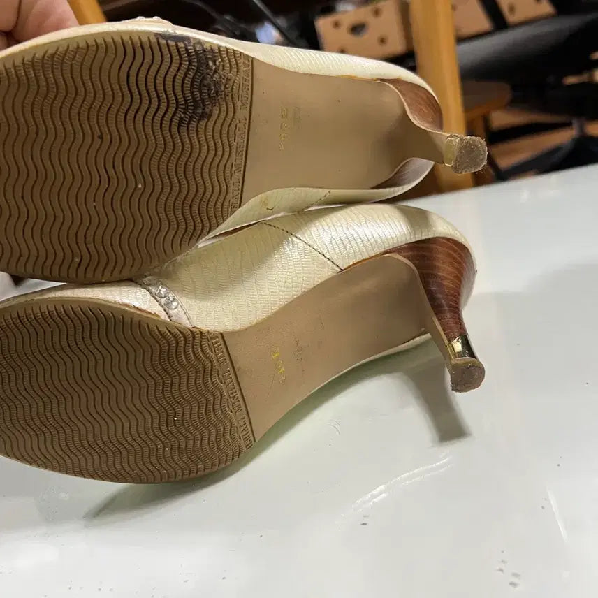 [BUNJANG] MISHALL Cubic Embellished Open Toe Pumps 240 / MISHALL 미샬 큐빅 장식 오픈토 펌프스 부츠 구두 240