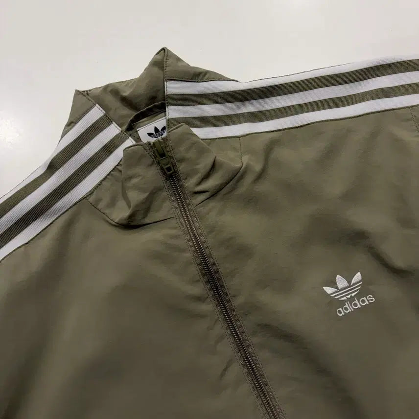 [SOLD OUT] [M] 아디다스 락업 바람막이 삼선 트랙탑 자켓 올리브 D47