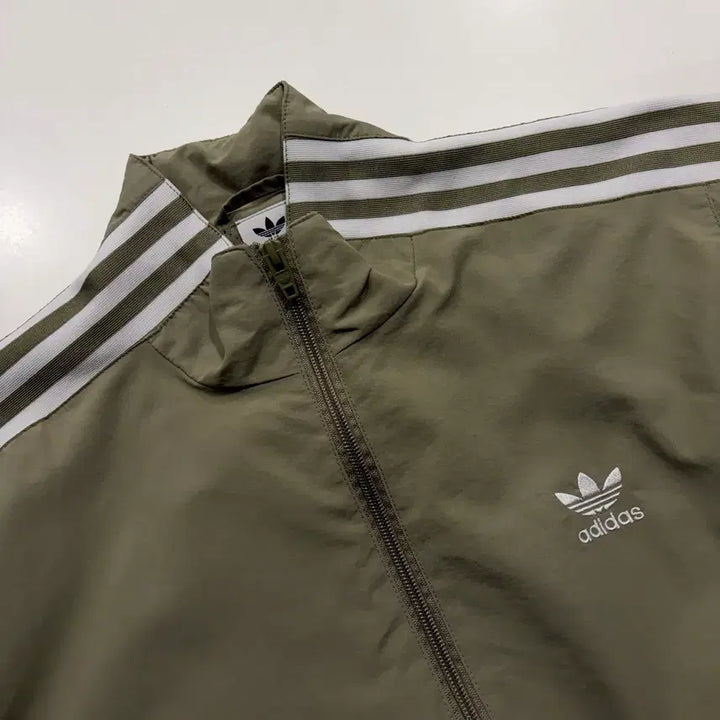 [SOLD OUT] [M] 아디다스 락업 바람막이 삼선 트랙탑 자켓 올리브 D47
