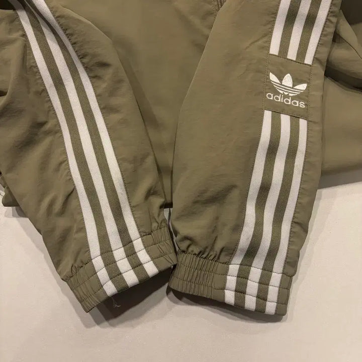 [SOLD OUT] [M] 아디다스 락업 바람막이 삼선 트랙탑 자켓 올리브 D47