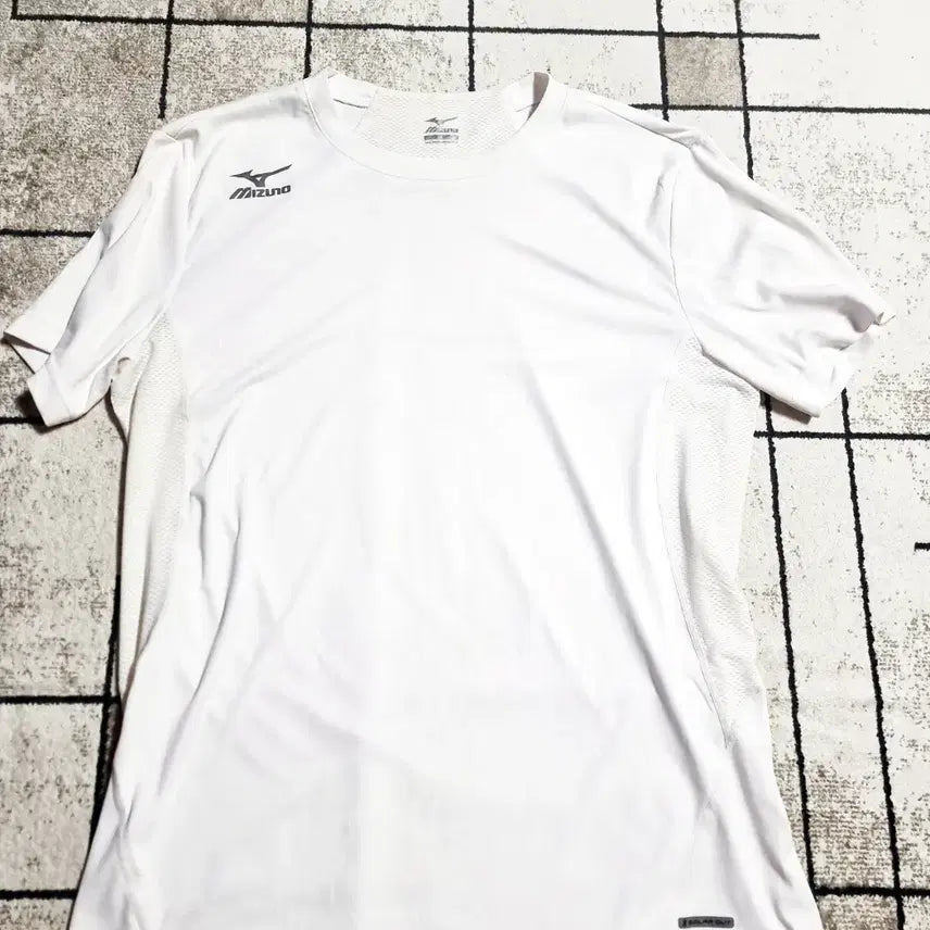 [BUNJANG] Mizuno White Small Logo Running Short Sleeve T-Shirt Size L / 미즈노 화이트 기능성  스몰로고 러닐 런닝 반팔 사이즈 L