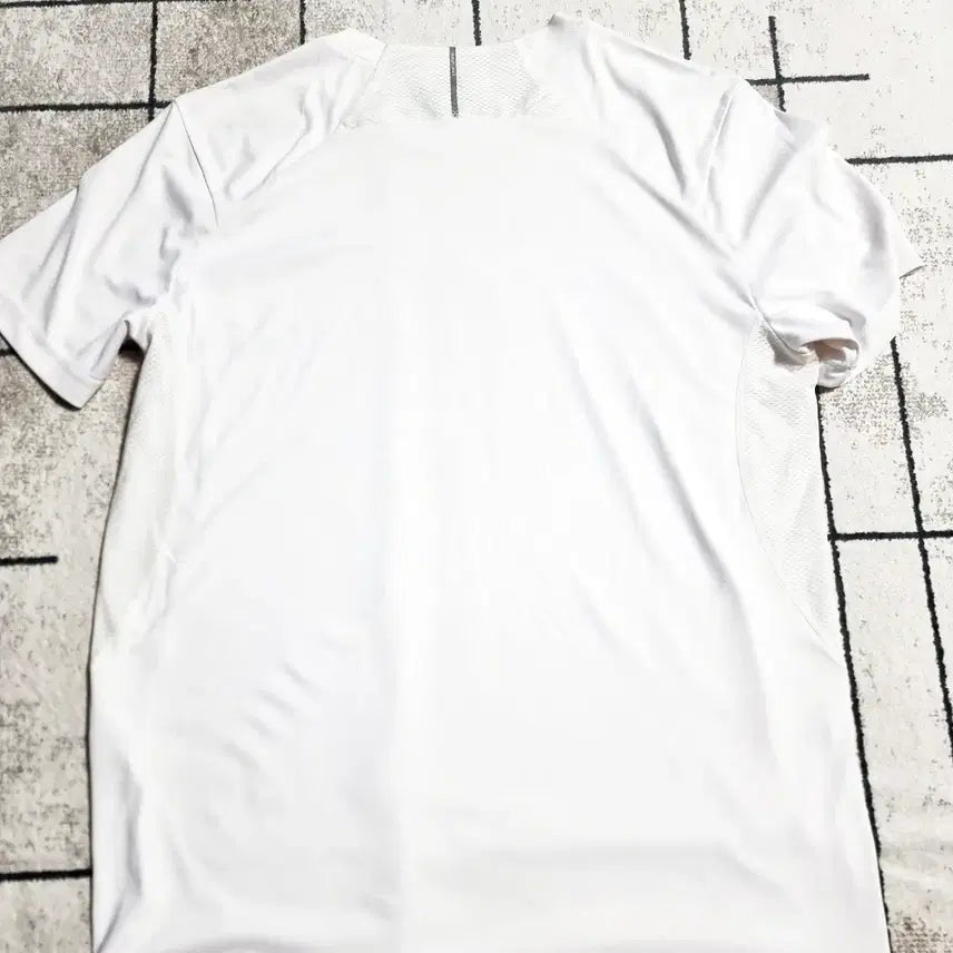 [BUNJANG] Mizuno White Small Logo Running Short Sleeve T-Shirt Size L / 미즈노 화이트 기능성  스몰로고 러닐 런닝 반팔 사이즈 L