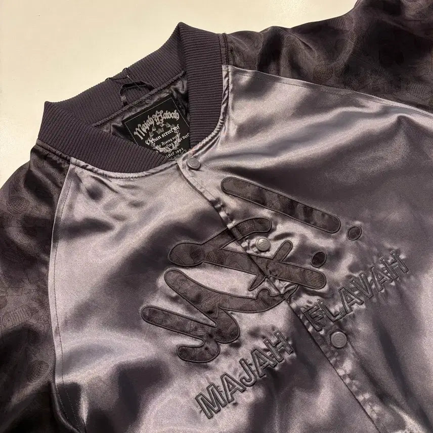 [BUNJANG] Mazaplava Embroidered Big Logo Shiny Souvenir Jacket / [100] 마자플라바 자수 빅로고 유광 스카쟌 자켓 D51