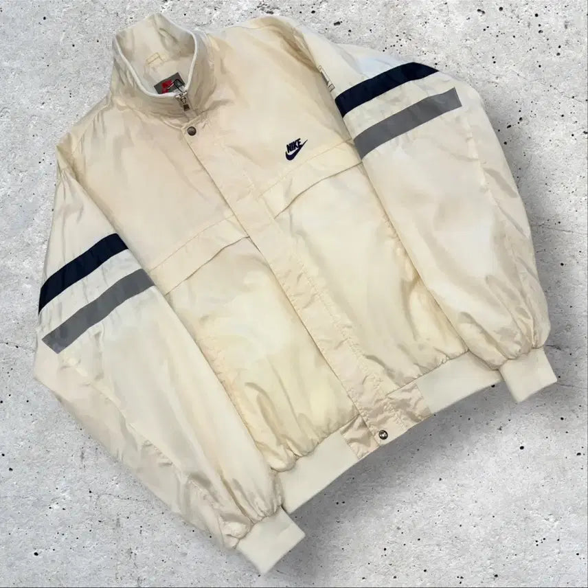 [BUNJANG] Nike Vintage Nylon Ivory Windbreaker Jacket / [L] 88s 나이키 빈티지 나일론 아이보리 바람막이 점퍼 D54