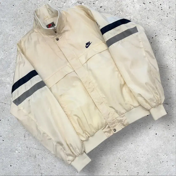 [BUNJANG] Nike Vintage Nylon Ivory Windbreaker Jacket / [L] 88s 나이키 빈티지 나일론 아이보리 바람막이 점퍼 D54