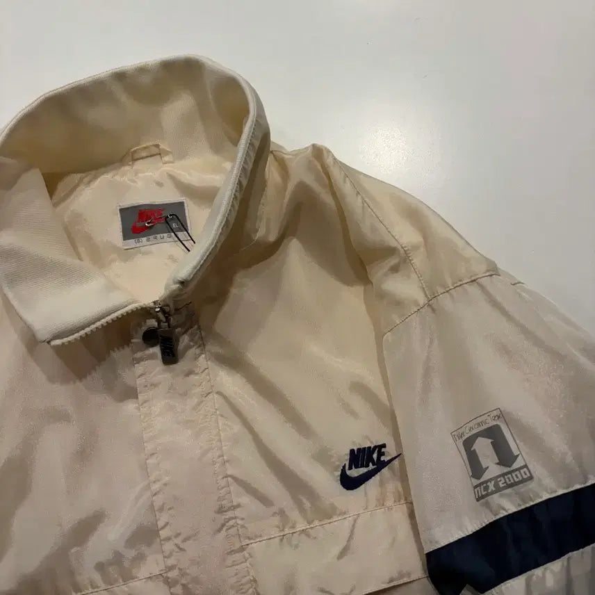 [BUNJANG] Nike Vintage Nylon Ivory Windbreaker Jacket / [L] 88s 나이키 빈티지 나일론 아이보리 바람막이 점퍼 D54