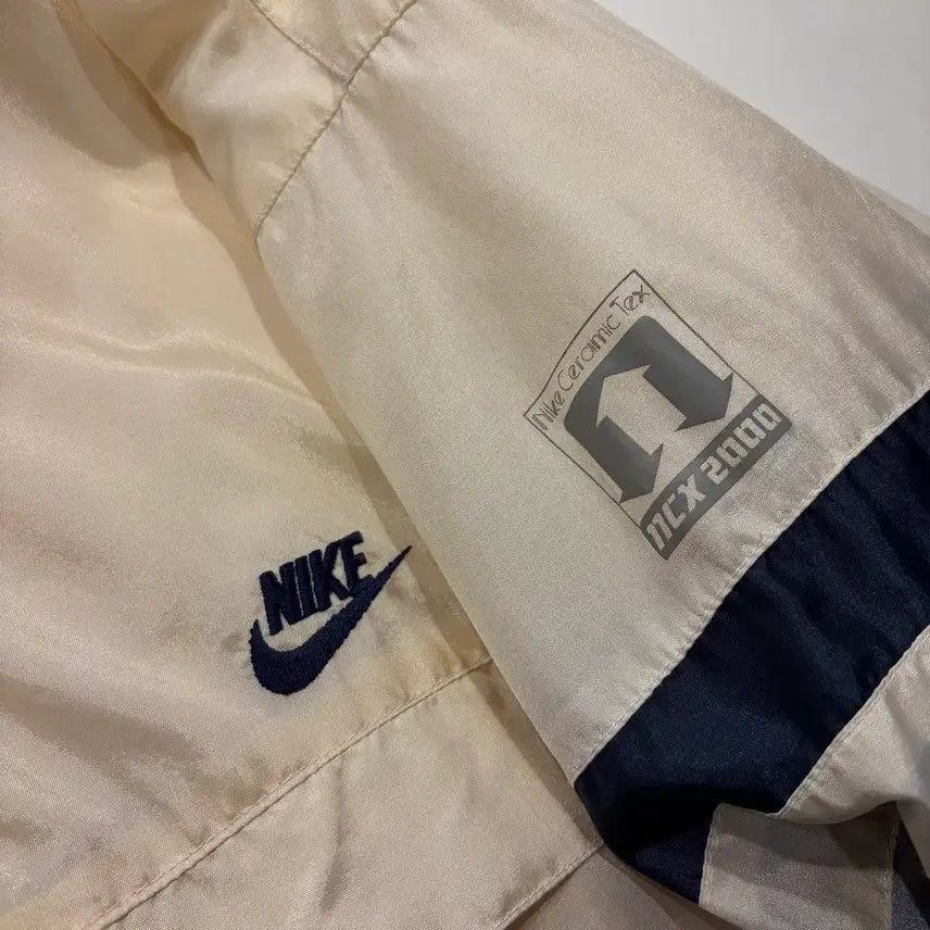 [BUNJANG] Nike Vintage Nylon Ivory Windbreaker Jacket / [L] 88s 나이키 빈티지 나일론 아이보리 바람막이 점퍼 D54