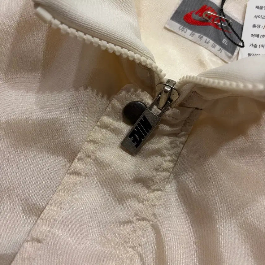 [BUNJANG] Nike Vintage Nylon Ivory Windbreaker Jacket / [L] 88s 나이키 빈티지 나일론 아이보리 바람막이 점퍼 D54