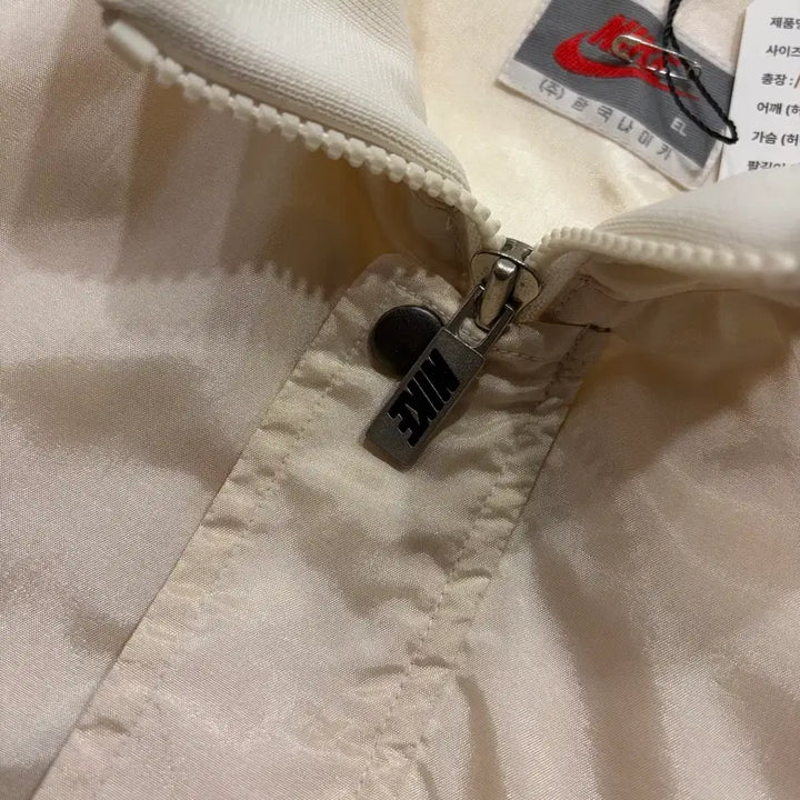 [BUNJANG] Nike Vintage Nylon Ivory Windbreaker Jacket / [L] 88s 나이키 빈티지 나일론 아이보리 바람막이 점퍼 D54