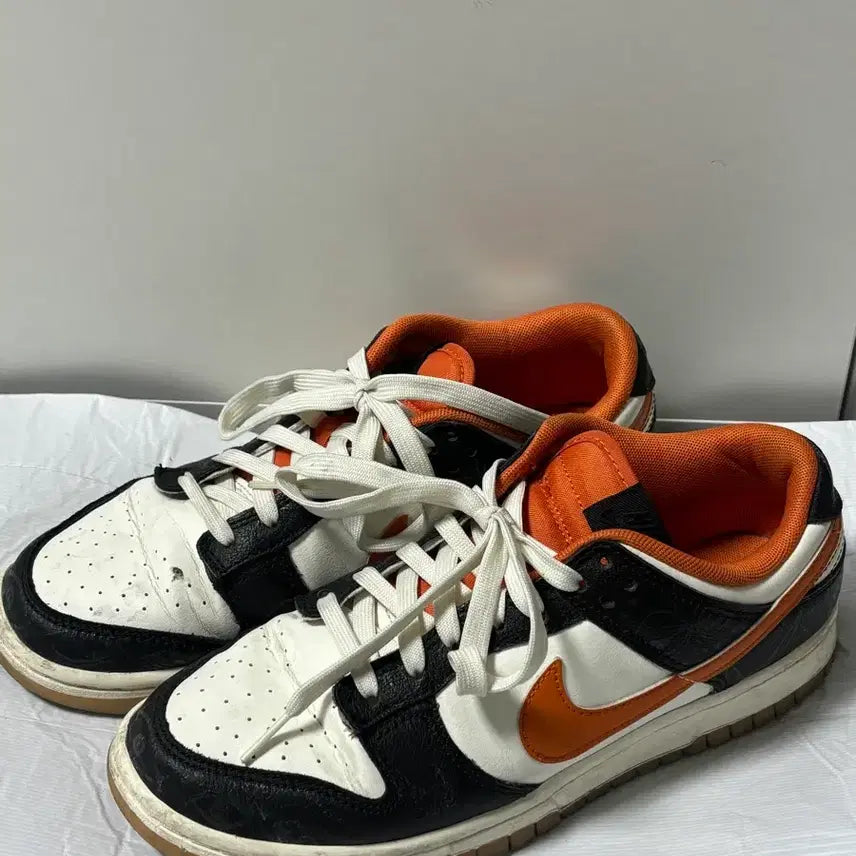 [BUNJANG] Nike Dunk Low Halloween Sneakers (255mm) / 나이키 덩크 로우 할로윈 255사이즈