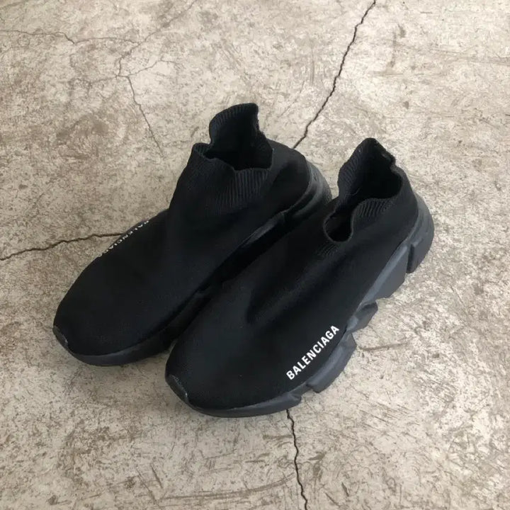 [SOLD OUT] 발렌시아가 스피드러너 37사이즈