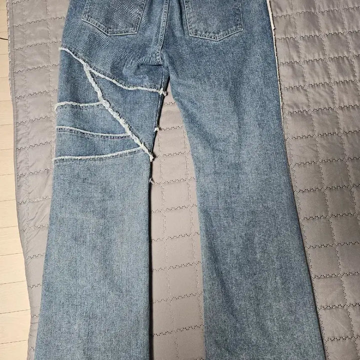 [BUNJANG] Andersson Bell Gentel Low-Cut Flare Jeans (Washed Blue) / 엔더슨벨 겐텔 로우컷 플레어 진 (WASHED BLUE)
