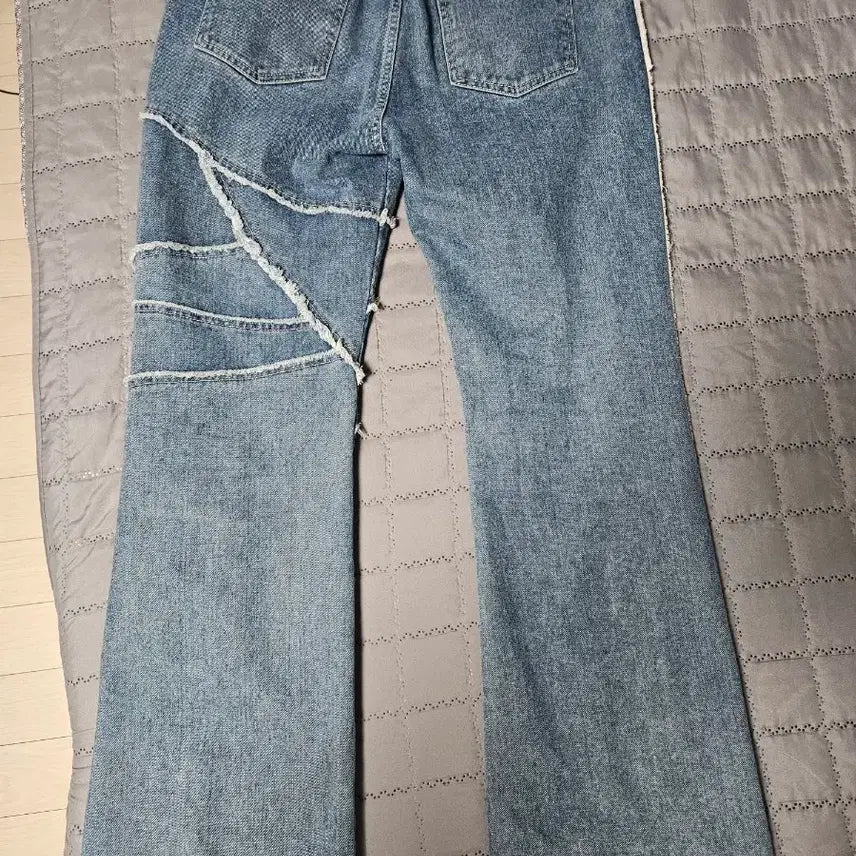 [BUNJANG] Andersson Bell Gentel Low-Cut Flare Jeans (Washed Blue) / 엔더슨벨 겐텔 로우컷 플레어 진 (WASHED BLUE)
