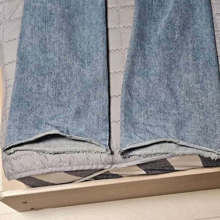 [BUNJANG] Andersson Bell Gentel Low-Cut Flare Jeans (Washed Blue) / 엔더슨벨 겐텔 로우컷 플레어 진 (WASHED BLUE)