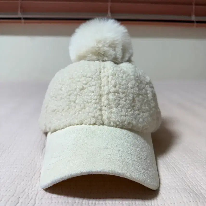 [BUNJANG] Puggles Ivory Ball Hat / 뽀글이 방울 모자 아이보리