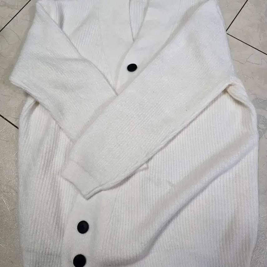 [BUNJANG] Ivory Slant Cardigan / 사선 가디건