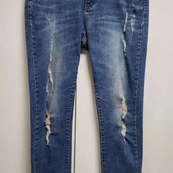 [BUNJANG] Distressed Jeans (Size 30) / 데미지(찢)청바지(30)