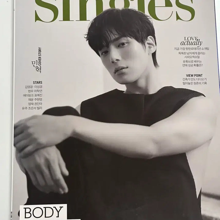 [BUNJANG] MONSTA X Minhyuk Singles Magazine April 2023 Issue / 싱글즈 몬스타엑스 잡지 민혁 2023년 4월호
