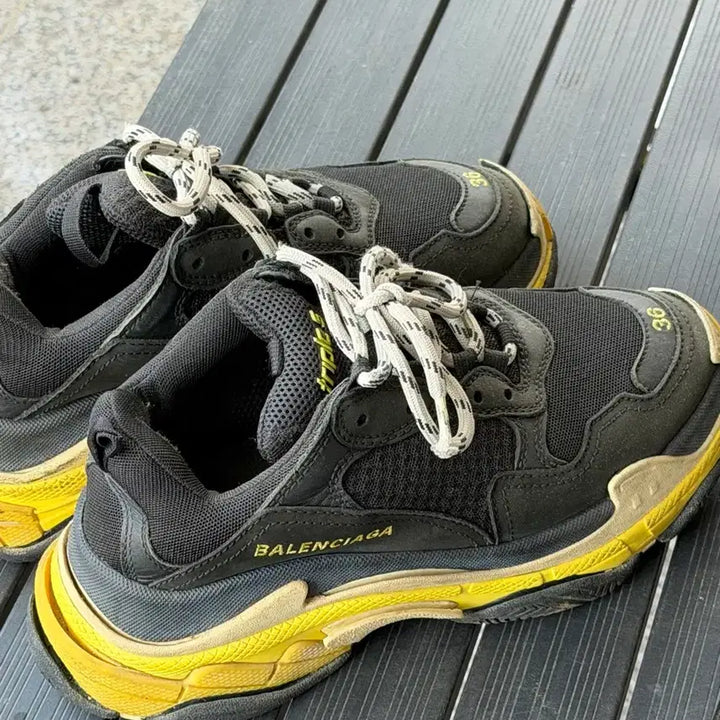 [BUNJANG] Balenciaga Triple S Black/Yellow Sneakers / [정품] 발렌시아가 트리플S 블랙/옐로우 36