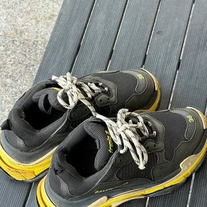 [BUNJANG] Balenciaga Triple S Black/Yellow Sneakers / [정품] 발렌시아가 트리플S 블랙/옐로우 36