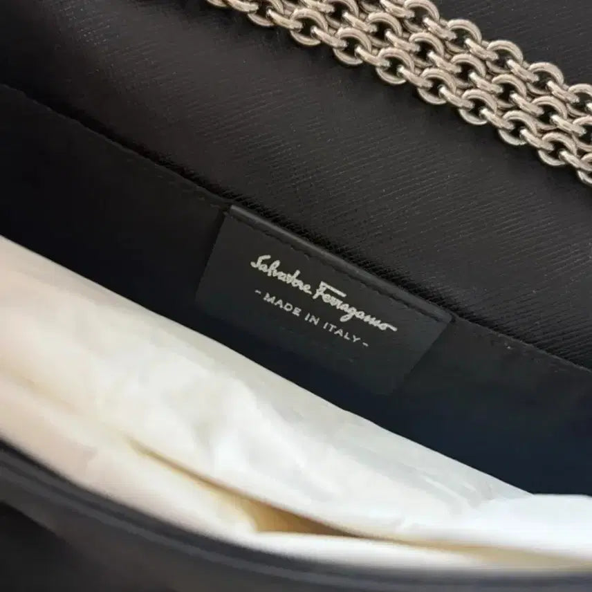 [BUNJANG] Ferragamo Ginny Mini Chain Bag / 페라가모 블랙 체인 미니백