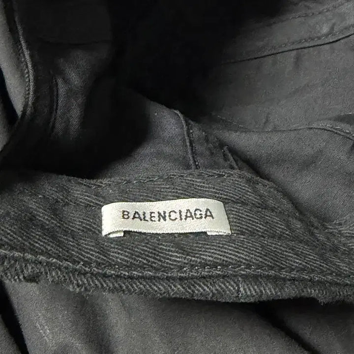 [BUNJANG] Balenciaga Cutout Notch Ball Cap / 발렌시아가 컷아웃 노치 볼캡