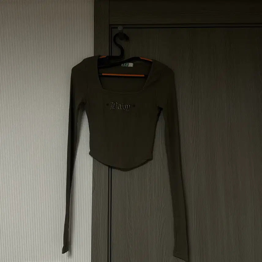 [BUNJANG] Baby Printed Ribbed Long Sleeve Top / 카키 Baby 프린팅 골지 긴팔티