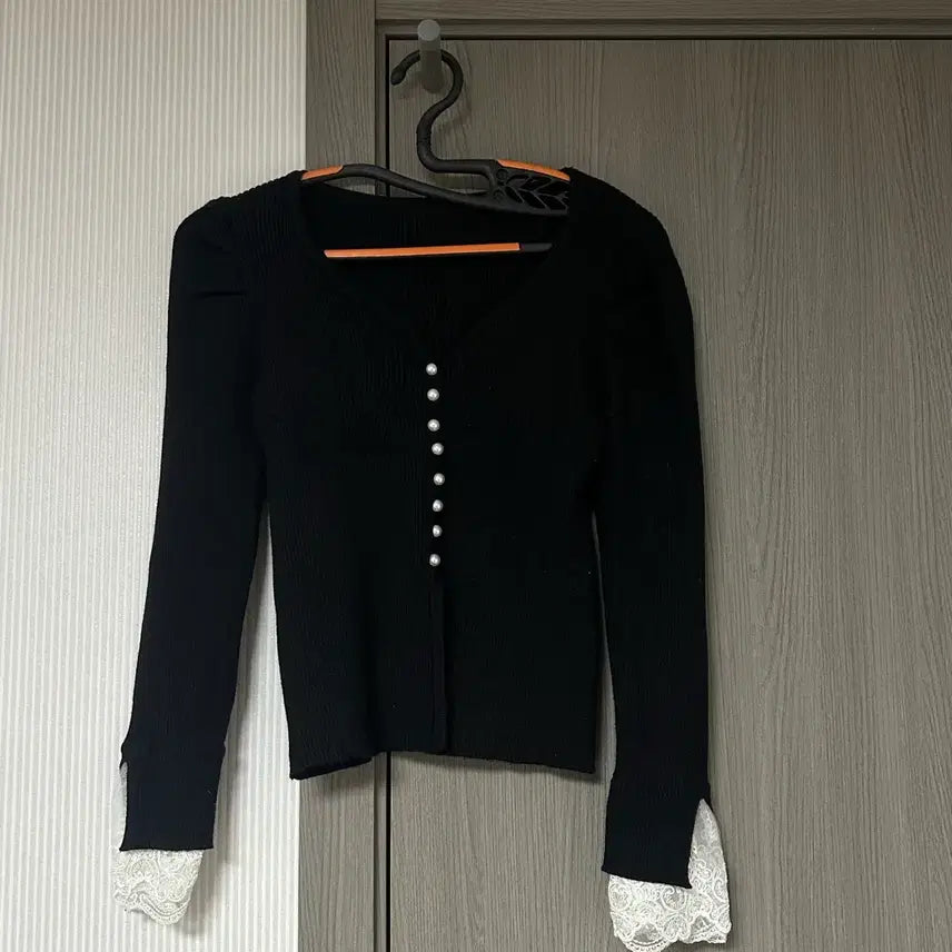 [BUNJANG] Black Lace Pearl Cardigan / 레이스 블랙 진주 가디건