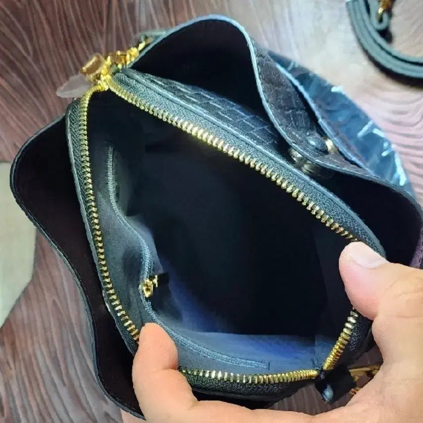 [BUNJANG] Black Leather Weaving Bucket Tote Bag / 블랙 가죽 위빙 버킷백 토트백