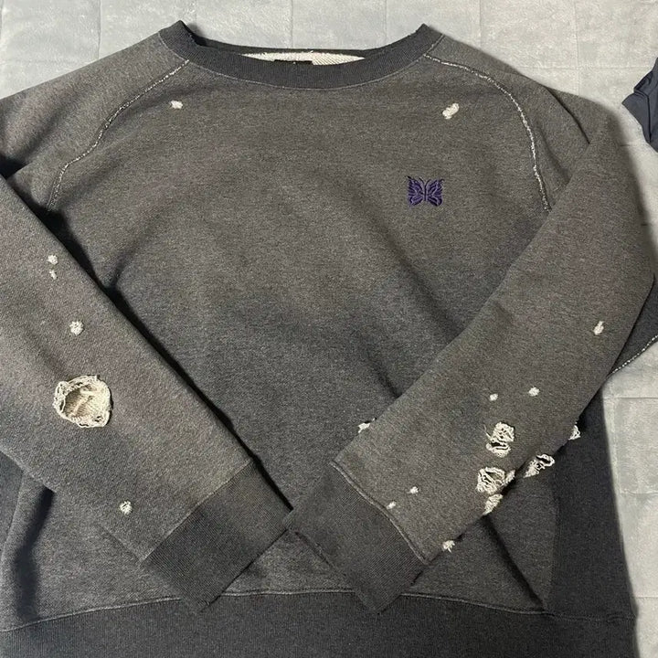 [BUNJANG] Needles Damage Limited Edition Sweatshirt / Needles 니들스 데미지 한정판 맨투맨