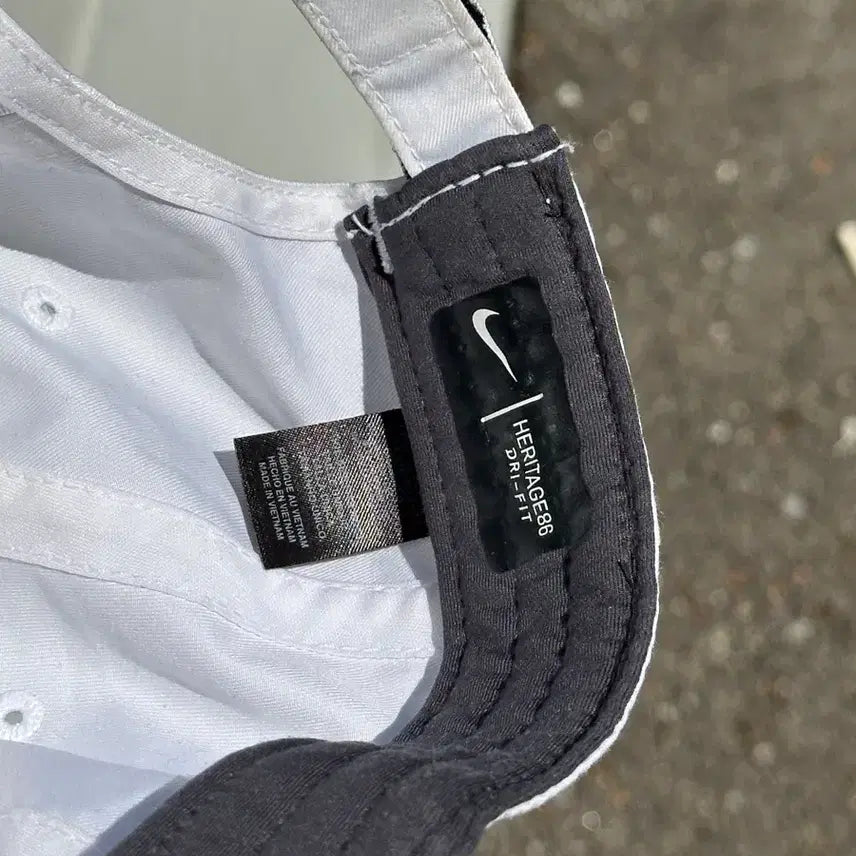 [BUNJANG] Nike Heritage86 White Ball Cap / [F] 나이키 헤리티지86 화이트 볼캡 모자