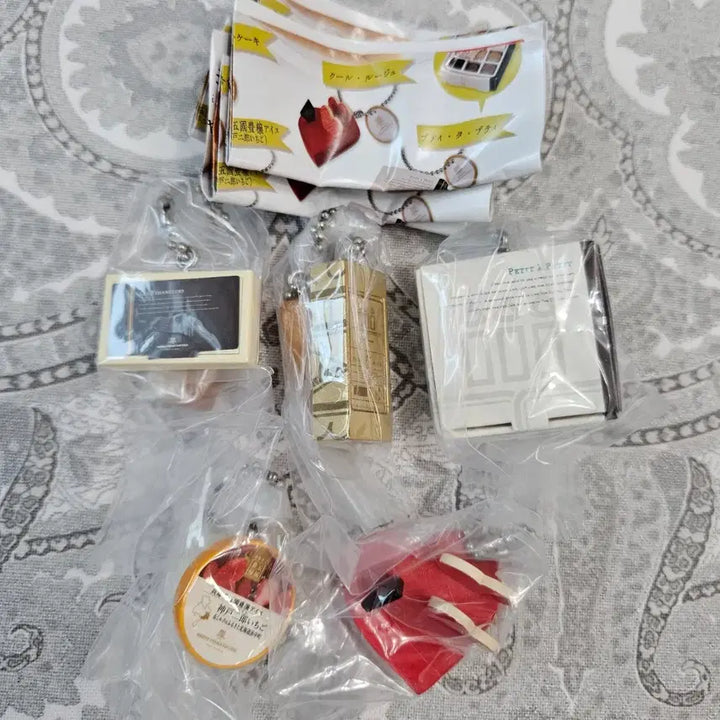 [BUNJANG] Henri Charpentier Financier Miniature Keyring Gacha / 앙리샤르팡티에 휘낭시에피낭시에 마들렌쿠키케이크아이스크림미니어쳐 키링가챠